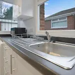 Sleek & Tranquil Corner On Durham Road, Sleeps 4 *