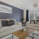 Sleek & Tranquil Corner On Durham Road, Sleeps 4 Lackenby