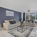 Sleek & Tranquil Corner On Durham Road, Sleeps 4 Lackenby