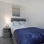 Sleek & Tranquil Corner On Durham Road, Sleeps 4 Lackenby