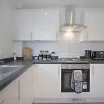 Sleek & Tranquil Corner On Durham Road, Sleeps 4 * Lackenby