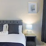 Sleek & Tranquil Corner On Durham Road, Sleeps 4 * Lackenby