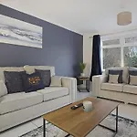 Sleek & Tranquil Corner On Durham Road, Sleeps 4 Apartment Lackenby