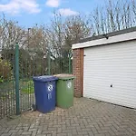 Apartment Sleek & Tranquil Corner On Durham Road, Sleeps 4 Lackenby