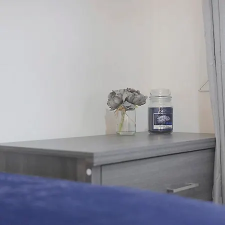 Sleek & Tranquil Corner On Durham Road, Sleeps 4 Апартаменты