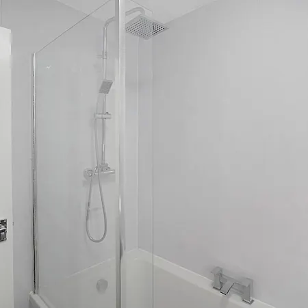 Sleek & Tranquil Corner On Durham Road, Sleeps 4 Daire *