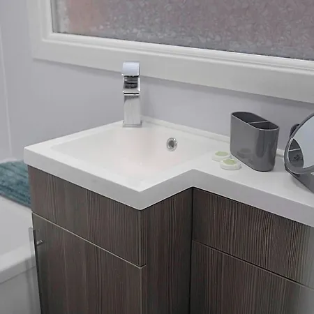 Daire Sleek & Tranquil Corner On Durham Road, Sleeps 4