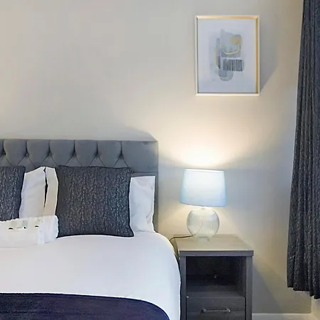 Апартаменты Sleek & Tranquil Corner On Durham Road, Sleeps 4 *