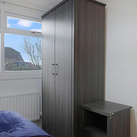 Sleek & Tranquil Corner On Durham Road, Sleeps 4 *