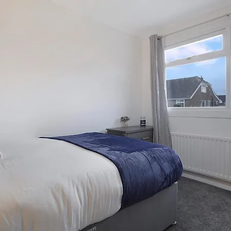 Sleek & Tranquil Corner On Durham Road, Sleeps 4