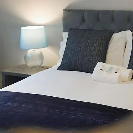 Daire Sleek & Tranquil Corner On Durham Road, Sleeps 4 *