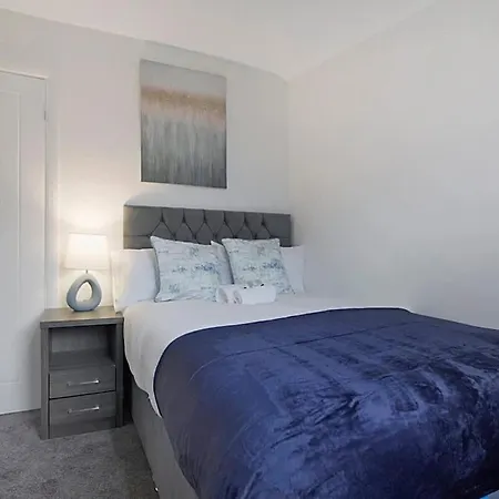 Sleek & Tranquil Corner On Durham Road, Sleeps 4 Lackenby