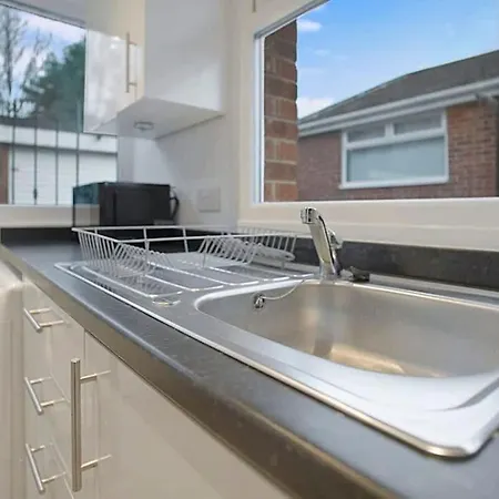 Daire Sleek & Tranquil Corner On Durham Road, Sleeps 4 *