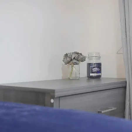 Sleek & Tranquil Corner On Durham Road, Sleeps 4 *