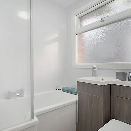Daire Sleek & Tranquil Corner On Durham Road, Sleeps 4 *