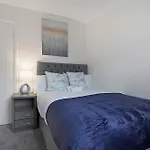 Sleek & Tranquil Corner On Durham Road, Sleeps 4 Apartmán *